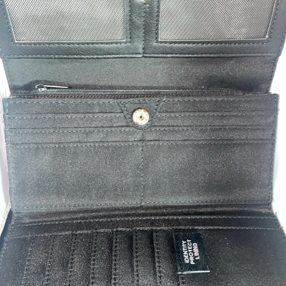 Tahari wallet (IB-2) - Picture 6 of 7